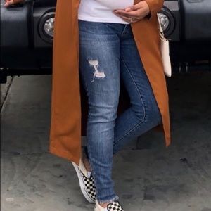 Distressed maternity jeans